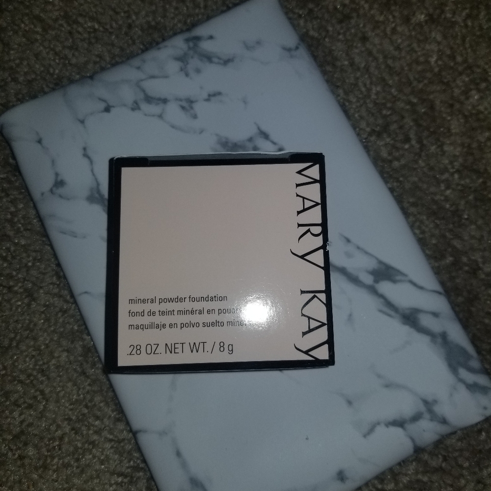 Mary Kay mineral powder foundation in Ivory 2